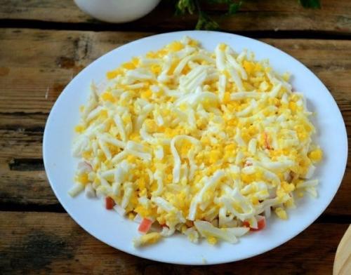 Вкуснейший салат с крабовыми палочками. 02