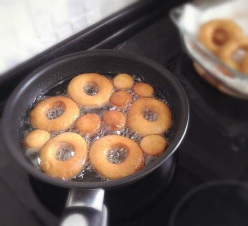 Пышки на сгущенке. Очень простой и легкий рецепт. 09