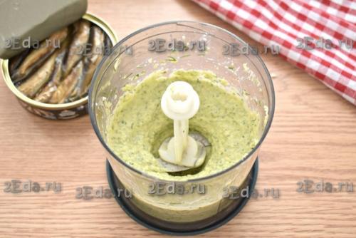 Бутерброды со шпротами, плавленным сыром и солёным огурцом. 04 Бутерброды со шпротами, плавленным сыром и солёным огурцом. 04