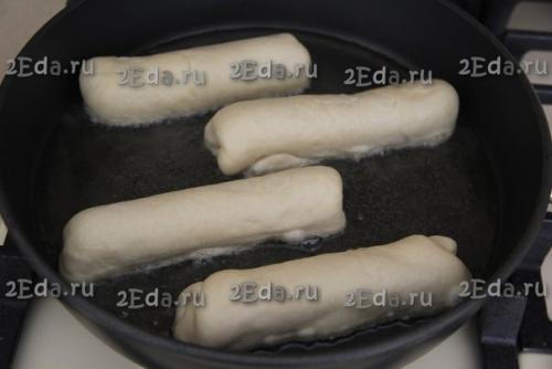 Сосиски в дрожжевом тесте на сковороде. 04 Сосиски в дрожжевом тесте на сковороде. 04