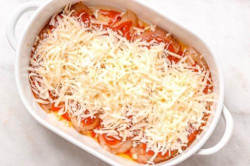 Наивкуснейшая куриная грудка, запеченная под соусом. 03