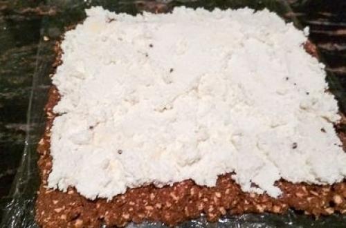 Рулет без выпечки из печенья, банана и творога. 04 Рулет без выпечки из печенья, банана и творога. 04