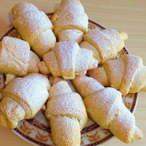 Очень вкусные, мягкие, рассыпчатые рогалики, просто тают во рту. 06