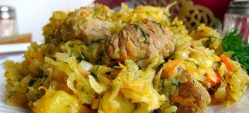 4 рецепта тушеной капусты с картошкой и мясом для всей семьи. 4 рецепта тушеной капусты с картошкой и мясом для всей семьи.