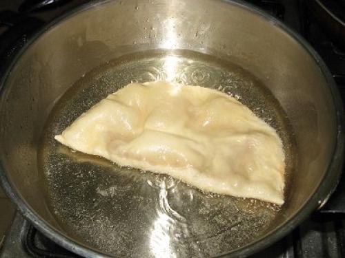 Чебуреки.  Фарш:  В 800 г фарша (у меня грамм 600 было) добавить. 08