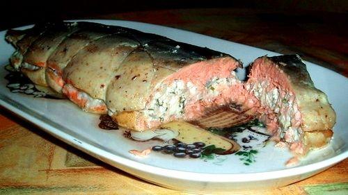 Горбуша, фаршированная сыром и грибами. Горбуша, фаршированная сыром и грибами.