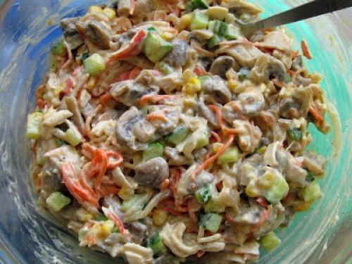 Салат с крабовыми палочками, огурцом, корейской морковкой и грибами. 01 Салат с крабовыми палочками, огурцом, корейской морковкой и грибами. 01