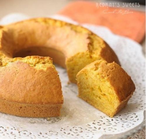 Говорят, бразильские хозяйки чаще всего делают этот пирог прямоугольной формы и подают с шоколадной глазурью. 02