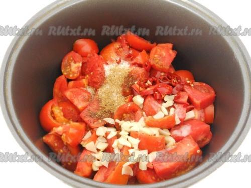 Помидоры резанные с чесноком на зиму. 02