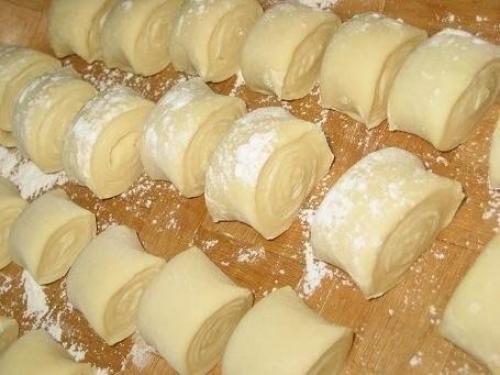 Штрули.  Ингредиенты:   0. 5 стакана кипяченой воды чуть теплой. 01