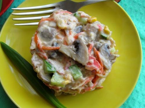 Салат с крабовыми палочками, огурцом, корейской морковкой и грибами. 03 Салат с крабовыми палочками, огурцом, корейской морковкой и грибами. 03