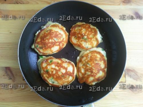 Ленивые пирожки на кефире с яйцами и зелёным луком. 06