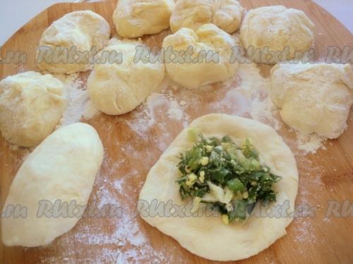 Пирожки с луком и яйцом. 04