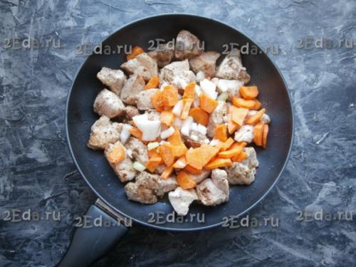 Свинина, тушёная с кабачками и помидорами. 02