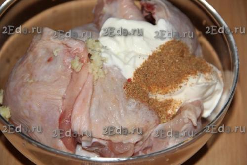 Курица в сметанно - чесночном соусе в духовке. 01