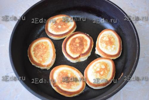 Как приготовить пышные оладьи на кефире без дрожжей. 05 Как приготовить пышные оладьи на кефире без дрожжей. 05