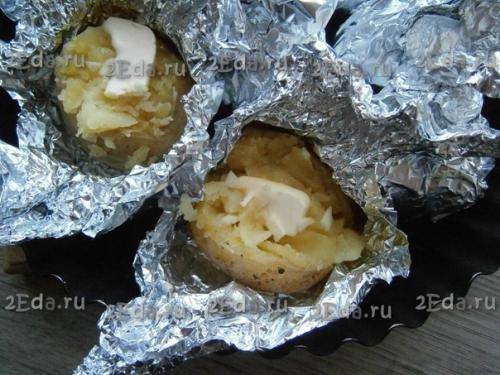 Картофель, запеченный с сыром в фольге. 04