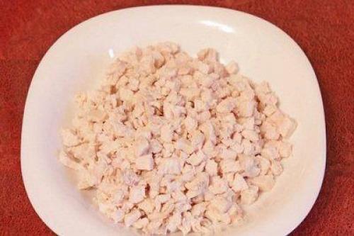 Дамский салат с черносливом. 01