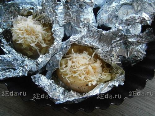 Картофель, запеченный с сыром в фольге. 05