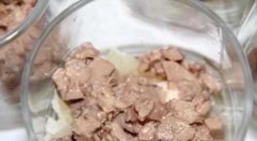 Салат с печенью трески в бокале Северный. 03