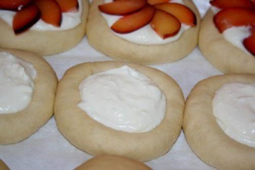 Ватрушки с творогом и сливами (яблоками, ягодами). 04 Ватрушки с творогом и сливами (яблоками, ягодами). 04