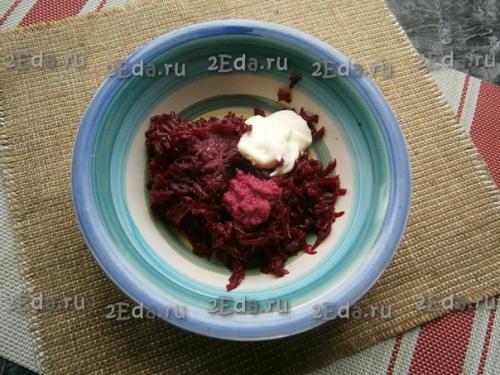 Бутерброды со свеклой и селёдкой. 01