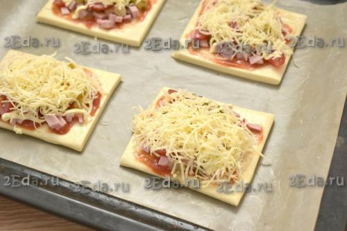 Мини - пиццы из слоёного бездрожжевого теста. 04 Мини - пиццы из слоёного бездрожжевого теста. 04