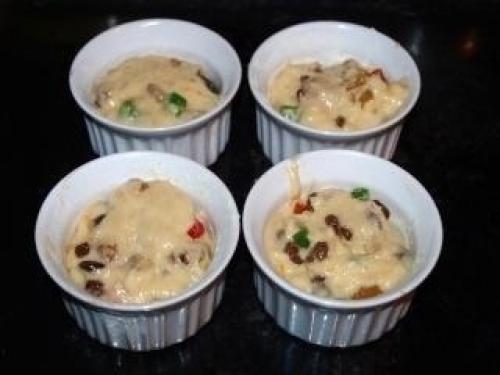 Маленькие куличи.  Такие куличики пекла тоже 3 года назад. 05