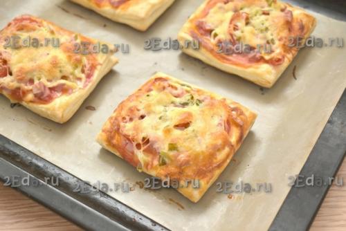 Мини - пиццы из слоёного бездрожжевого теста. 05 Мини - пиццы из слоёного бездрожжевого теста. 05