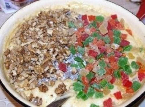 Маленькие куличи.  Такие куличики пекла тоже 3 года назад. 04