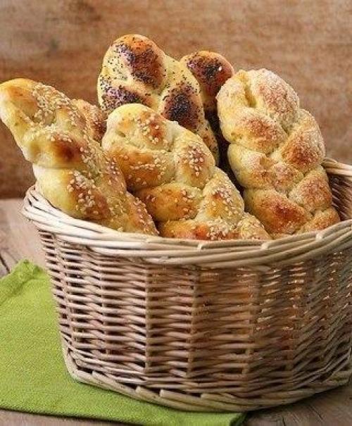 Творожные косички.  Рецепт понравится тем, кто не любит возиться с дрожжевым тестом, ну и конечно тем, у кого просто дефицит времени. 01