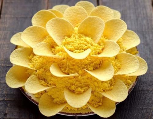 Салат Хризантема. Своё название этот салат получил, благодаря яркому цвету и оформлению в виде цветка. 01 Салат Хризантема. Своё название этот салат получил, благодаря яркому цвету и оформлению в виде цветка. 01