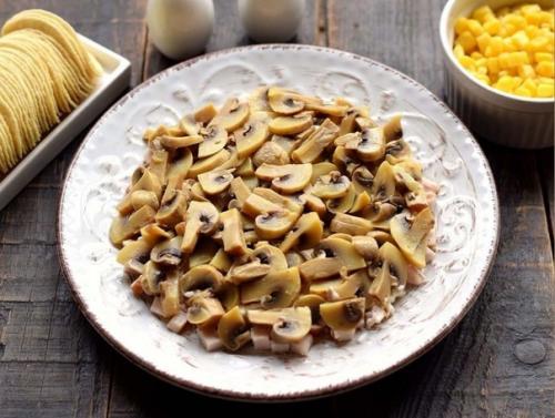 Салат Хризантема. Своё название этот салат получил, благодаря яркому цвету и оформлению в виде цветка. 02 Салат Хризантема. Своё название этот салат получил, благодаря яркому цвету и оформлению в виде цветка. 02