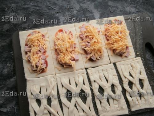 Пирожки из слоёного теста с колбасой и сыром. 04 Пирожки из слоёного теста с колбасой и сыром. 04