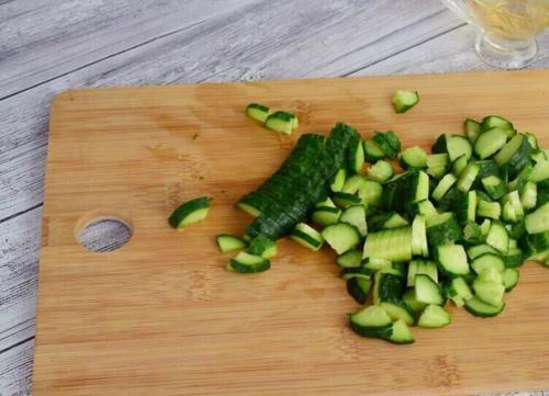 Салат с капустой, огурчиками и морковью. 03 Салат с капустой, огурчиками и морковью. 03