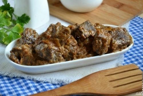 Гуляш из печени со сметаной. 06