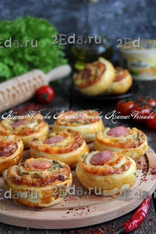 Рулетики из слоёного теста с сосиской и сыром. 05 Рулетики из слоёного теста с сосиской и сыром. 05