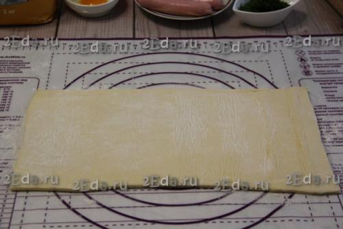 Рулетики из слоёного теста с сосиской и сыром. 01 Рулетики из слоёного теста с сосиской и сыром. 01