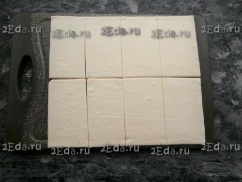 Пирожки из слоёного теста с колбасой и сыром. 01 Пирожки из слоёного теста с колбасой и сыром. 01