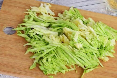 Салат с капустой, огурчиками и морковью. 04 Салат с капустой, огурчиками и морковью. 04