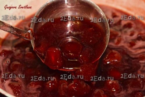 Как приготовить клубничное варенье с целыми ягодами. 06