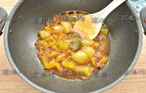 Лечо из болгарского перца с огурцами и томатной пастой на зиму. 02