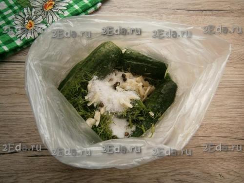 Рецепт малосольных огурцов в целлофановом пакете. 03