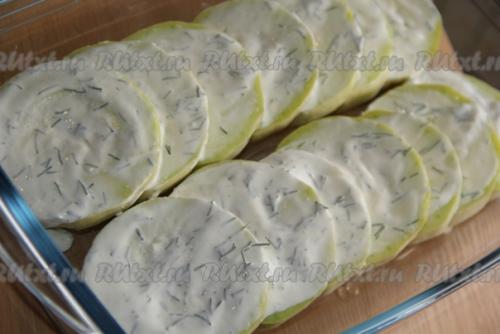 Кабачки, запечённые с сыром и сметаной в духовке. 03