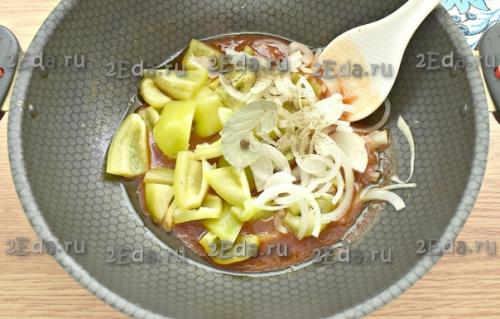 Лечо из болгарского перца с огурцами и томатной пастой на зиму. 01