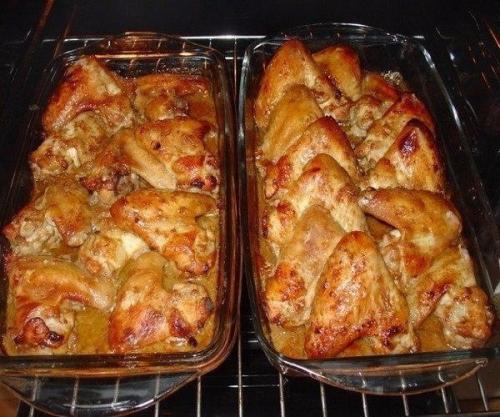 Наивкуснейшие куриные крылышки, запеченные в духовке.