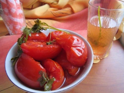Помидоры дольками, рассол - как нектар!