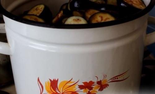 Салат Ленивый Огонёк из баклажанов с помидорами (на зиму). 05