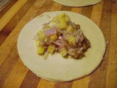 Эчпочмак. Треугольные пирожки с картошкой и мясом получаются аппетитными, вкусными и достаточно сытными. 04 Эчпочмак. Треугольные пирожки с картошкой и мясом получаются аппетитными, вкусными и достаточно сытными. 04