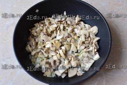 Куриные рулетики в беконе с грибами в духовке. 01